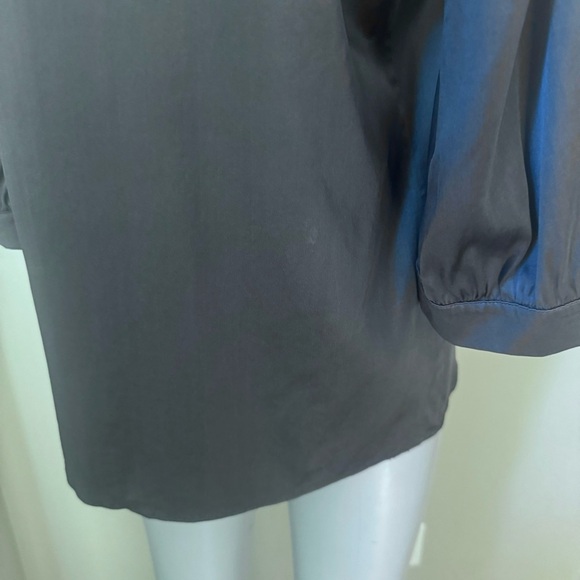 THOMAS PINK Silk Ruffle Neck Blouse Gray V- Neck 3/4 Sleeve Size 6 - Picture 16 of 16